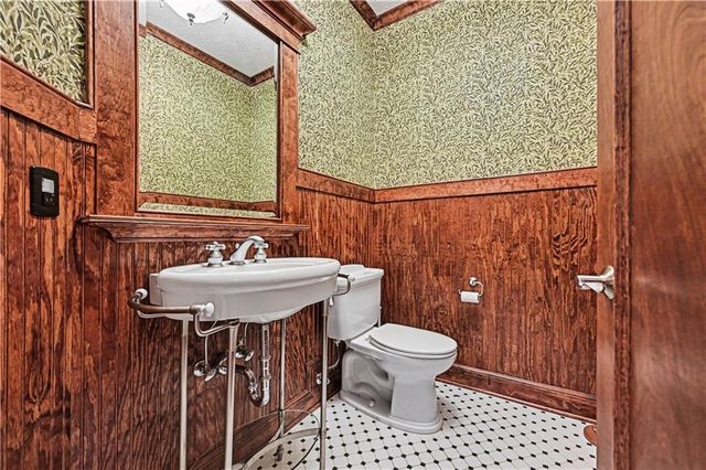 2905 SW 19th Street, Blue Springs, MO 64015