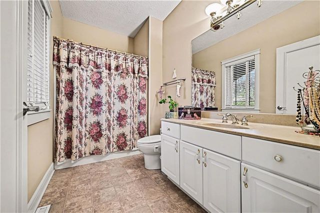 2905 SW 19th Street, Blue Springs, MO 64015