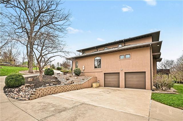 2905 SW 19th Street, Blue Springs, MO 64015