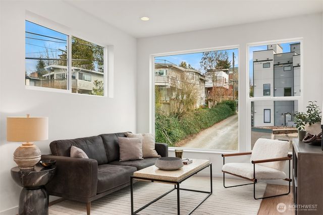 219 NE 75th Street, Seattle, WA 98115