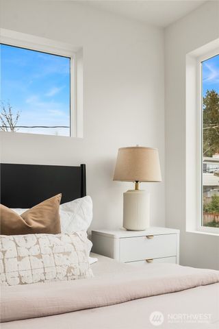 219 NE 75th Street, Seattle, WA 98115