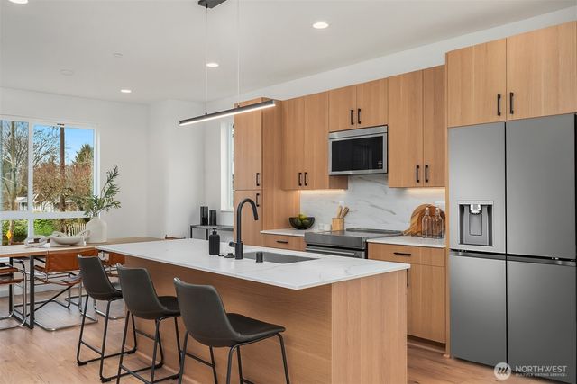 219 NE 75th Street, Seattle, WA 98115