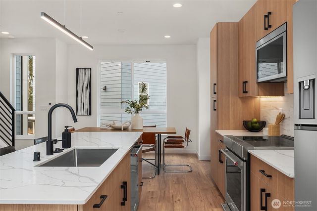 219 NE 75th Street, Seattle, WA 98115