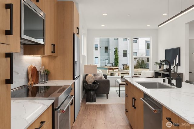 219 NE 75th Street, Seattle, WA 98115