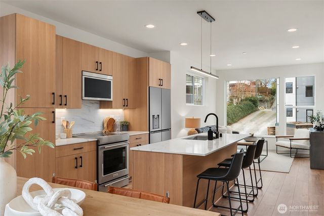 219 NE 75th Street, Seattle, WA 98115