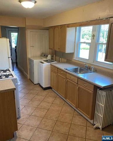 112 Paris Avenue E, Northvale, NJ 07647