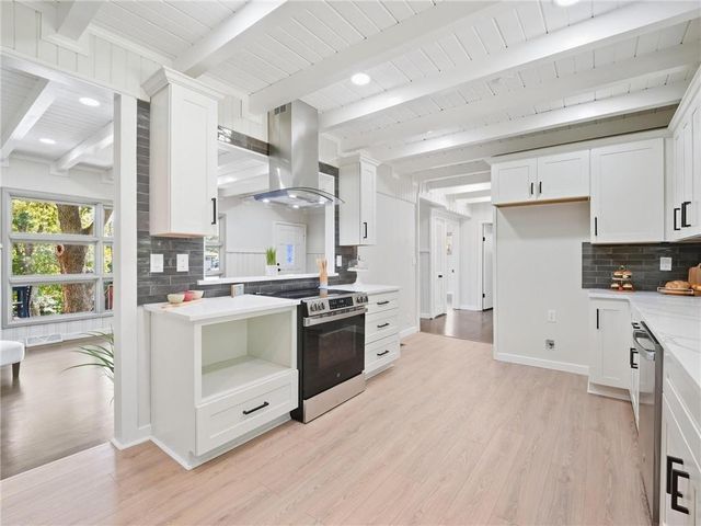 980 NW South Shore Drive, Lake Waukomis, MO 64151