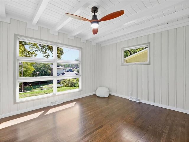 980 NW South Shore Drive, Lake Waukomis, MO 64151