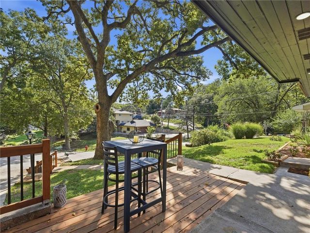 980 NW South Shore Drive, Lake Waukomis, MO 64151