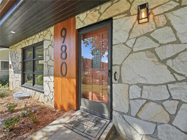 980 NW South Shore Drive, Lake Waukomis, MO 64151