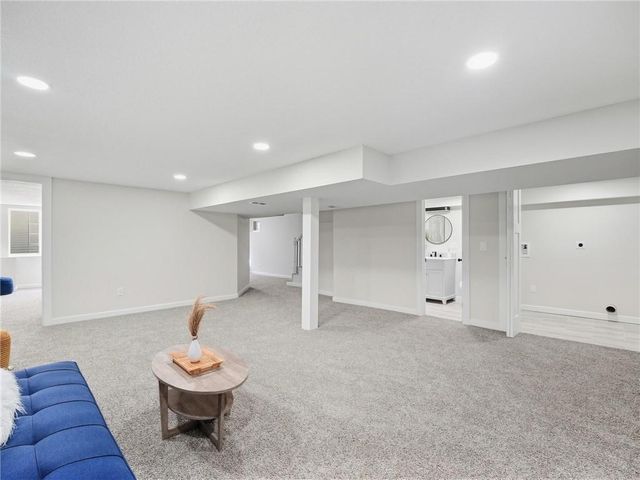 980 NW South Shore Drive, Lake Waukomis, MO 64151