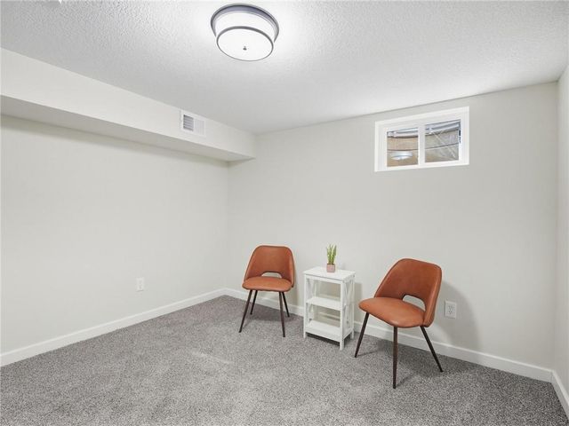 980 NW South Shore Drive, Lake Waukomis, MO 64151