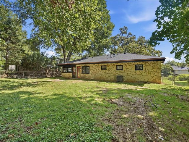 980 NW South Shore Drive, Lake Waukomis, MO 64151