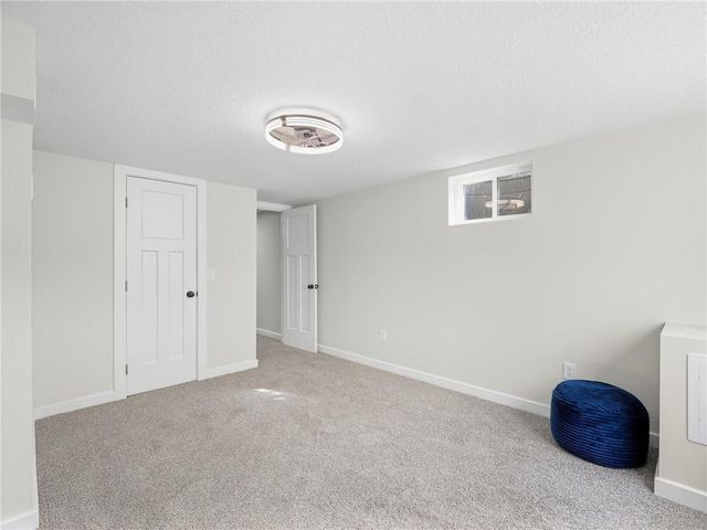 980 NW South Shore Drive, Lake Waukomis, MO 64151