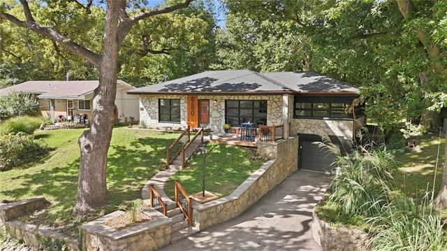 980 NW South Shore Drive, Lake Waukomis, MO 64151