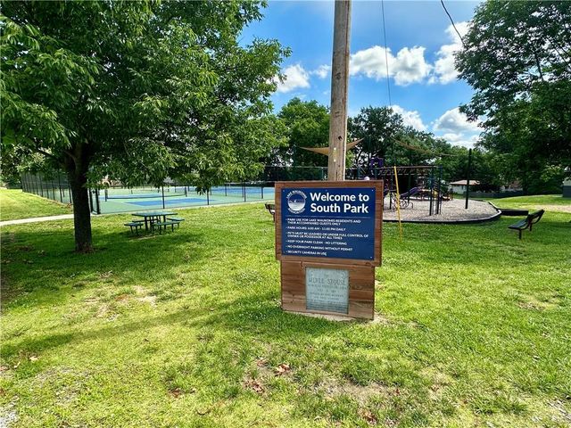 980 NW South Shore Drive, Lake Waukomis, MO 64151