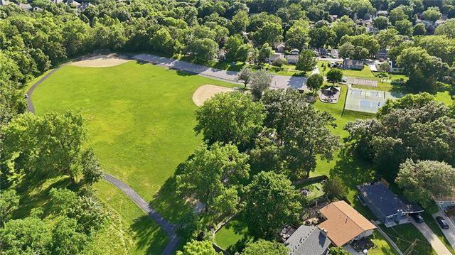 980 NW South Shore Drive, Lake Waukomis, MO 64151