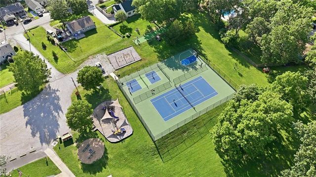 980 NW South Shore Drive, Lake Waukomis, MO 64151