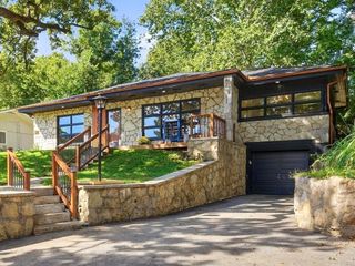 980 NW South Shore Drive, Lake Waukomis, MO 64151