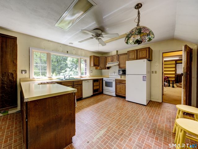 1797 Middletown Avenue, North Branford, CT 06472