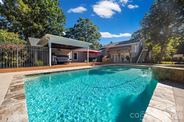 3101 Mckee Road, Charlotte, NC 28270