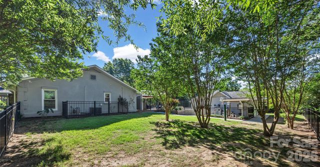3101 Mckee Road, Charlotte, NC 28270
