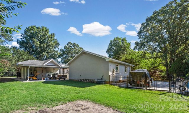 3101 Mckee Road, Charlotte, NC 28270