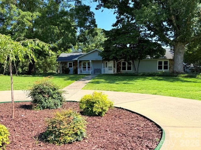 3101 Mckee Road, Charlotte, NC 28270