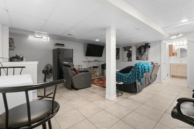 19338 Delaware Avenue, Redford, MI 48240