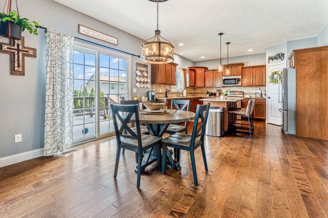 1302 Wicklow Drive, Bloomington, IL 61705