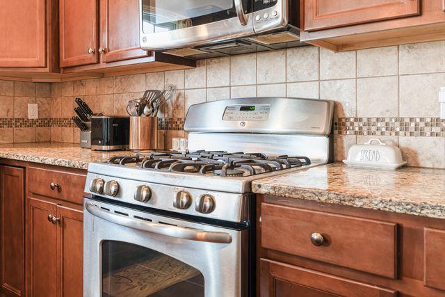 1302 Wicklow Drive, Bloomington, IL 61705