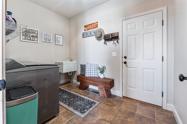 1302 Wicklow Drive, Bloomington, IL 61705