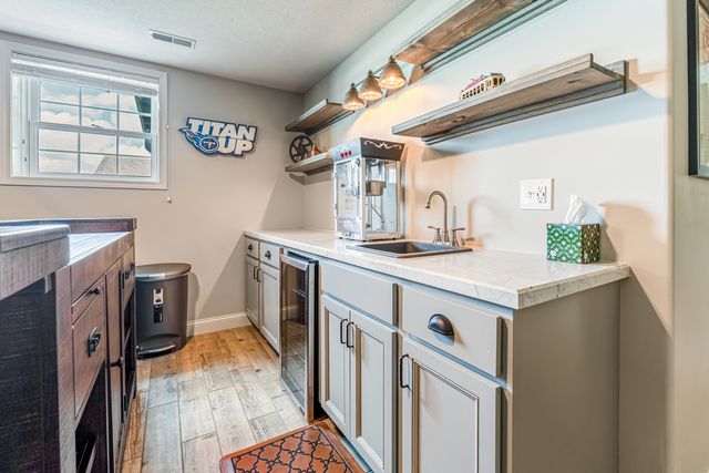 1302 Wicklow Drive, Bloomington, IL 61705