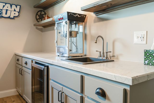 1302 Wicklow Drive, Bloomington, IL 61705