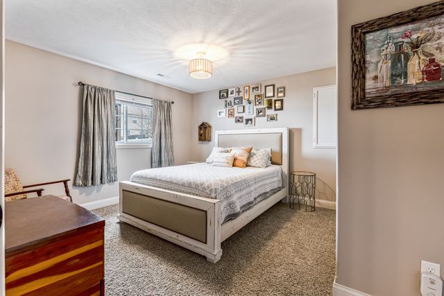 1302 Wicklow Drive, Bloomington, IL 61705