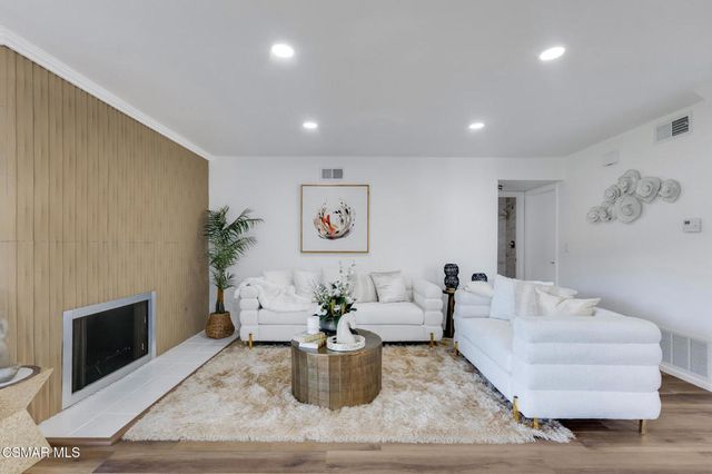 816 Pamela Wood Street, Newbury Park, CA 91320