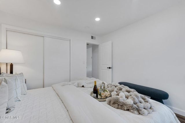 816 Pamela Wood Street, Newbury Park, CA 91320