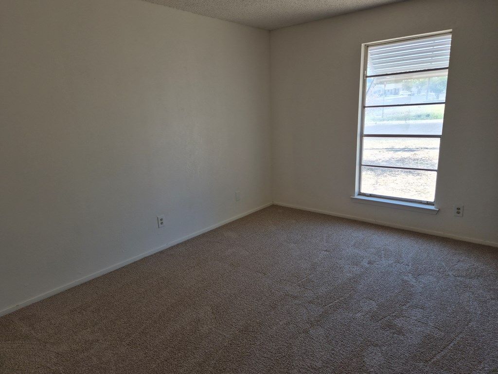 Image 7 of property listing at 802 N Bishop St, San Angelo, TX 76901