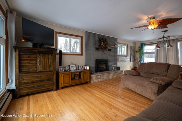 1169 New York 9j, Stuyvesant, NY 12173