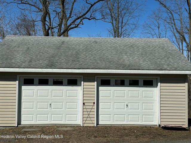 1169 New York 9j, Stuyvesant, NY 12173