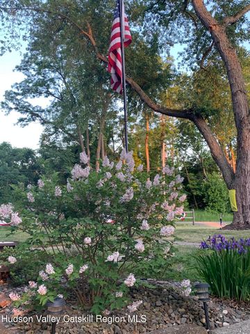 1169 New York 9j, Stuyvesant, NY 12173