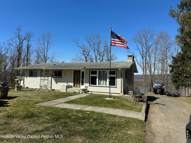 1169 New York 9j, Stuyvesant, NY 12173