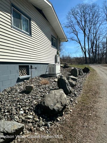 1169 New York 9j, Stuyvesant, NY 12173