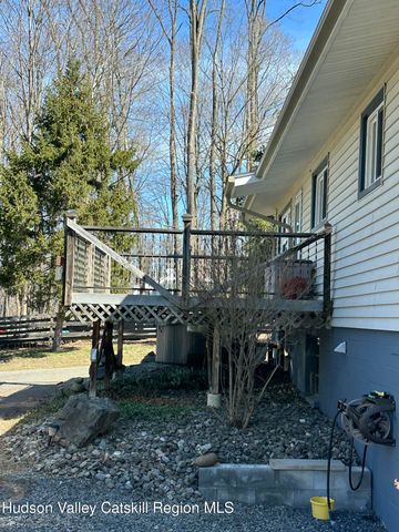 1169 New York 9j, Stuyvesant, NY 12173