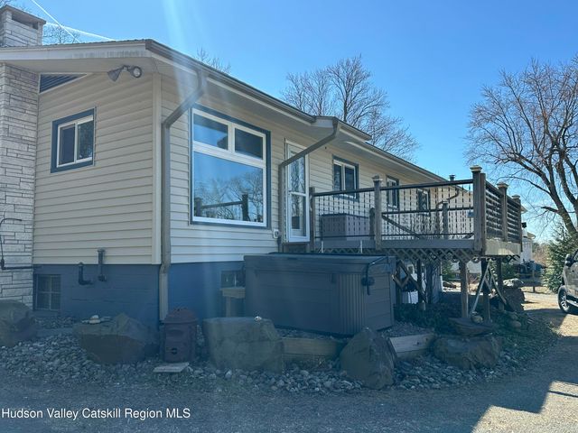 1169 New York 9j, Stuyvesant, NY 12173