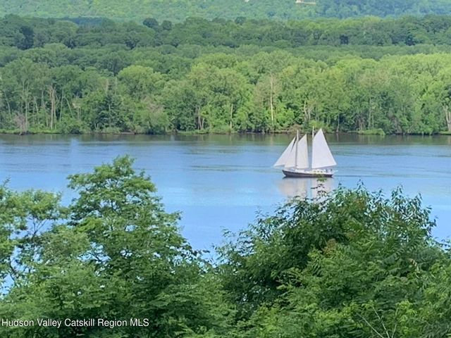 1169 New York 9j, Stuyvesant, NY 12173