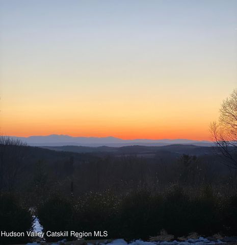 1169 New York 9j, Stuyvesant, NY 12173