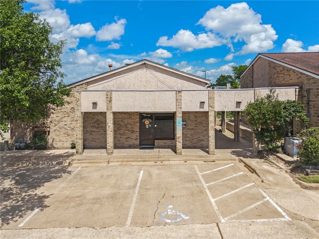 2701 East 29th Street E, Bryan, TX 77802 — exterior