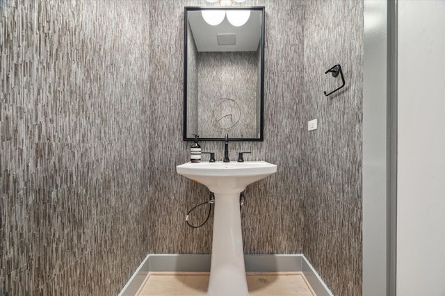 1711 Allen Parkway 2101, Houston, TX 77019