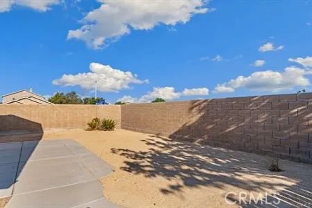 12050 Goldoak Court, Victorville, CA 92392